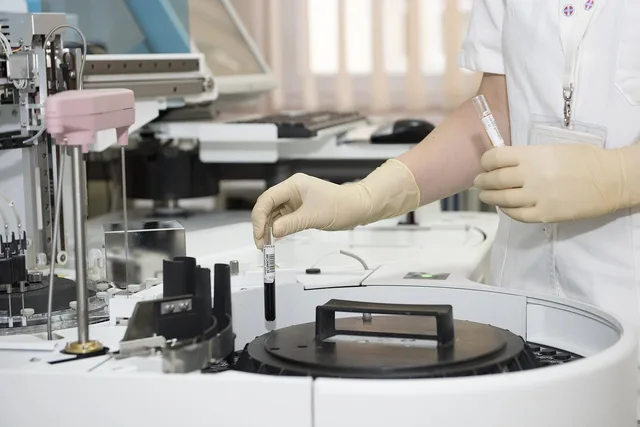 laboratorium, reageerbuisjes, gezondheidswerker, ziekenhuis, medisch professional, medische professional, medische technologie, medisch, gezondheid, medicijn, gezondheidszorg, laboratorium, laboratorium, laboratorium, laboratorium, laboratorium, ziekenhuis, ziekenhuis, ziekenhuis, ziekenhuis, medisch, medisch, gezondheid. Sectoren verkennen op vraag, vaardigheden en werkzekerheid