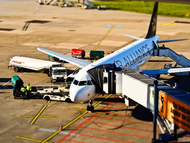 luchthaven, vliegtuigen, vertrek, reizen, verkeersvliegtuig, luchtbus, luchtvaartmaatschappij, passagiersvliegtuigen, luchtvaart, tilt shift, luchthaven, luchthaven, luchtvaart, luchtvaart, luchtvaart, luchtvaart, luchtvaart. Werktijden en roosters beoordelen volgens wet en cao